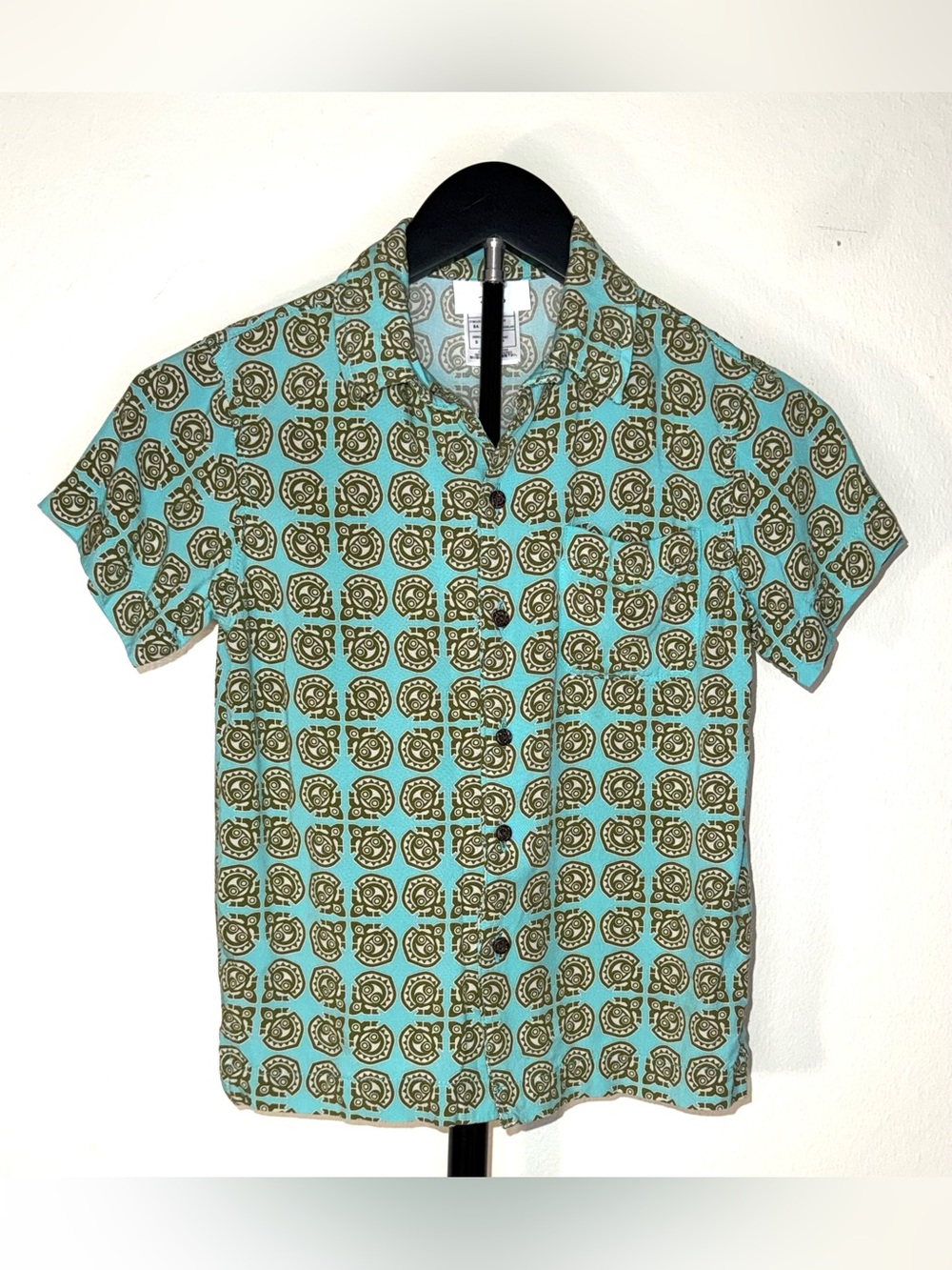 Disney Polynesian Village Resort tiki button-down Hawaiian camp shirt, size S